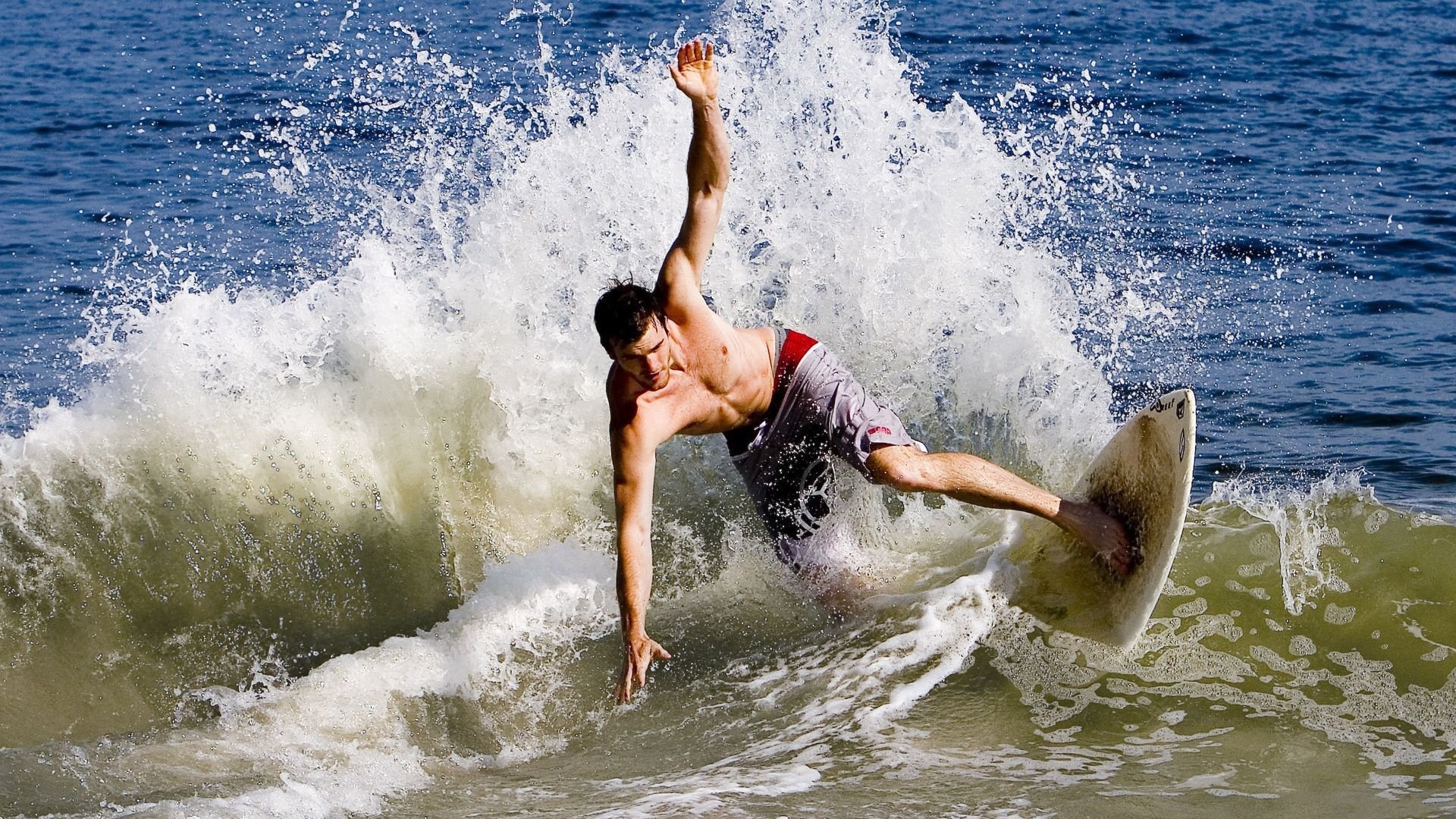 中国男子跳远刷新全国纪录，王嘉男一跃成名，中国男子跳远冠军